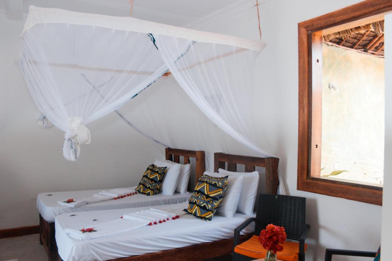 Zanzibar Kusini Beach Bungalows Hotel كيزيماكزي المظهر الخارجي الصورة