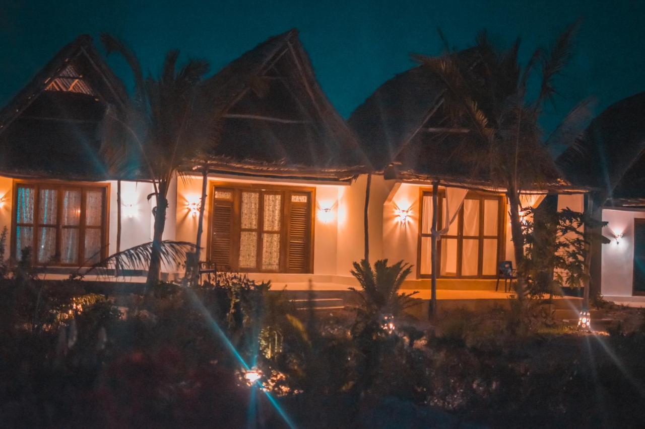 Zanzibar Kusini Beach Bungalows Hotel كيزيماكزي المظهر الخارجي الصورة