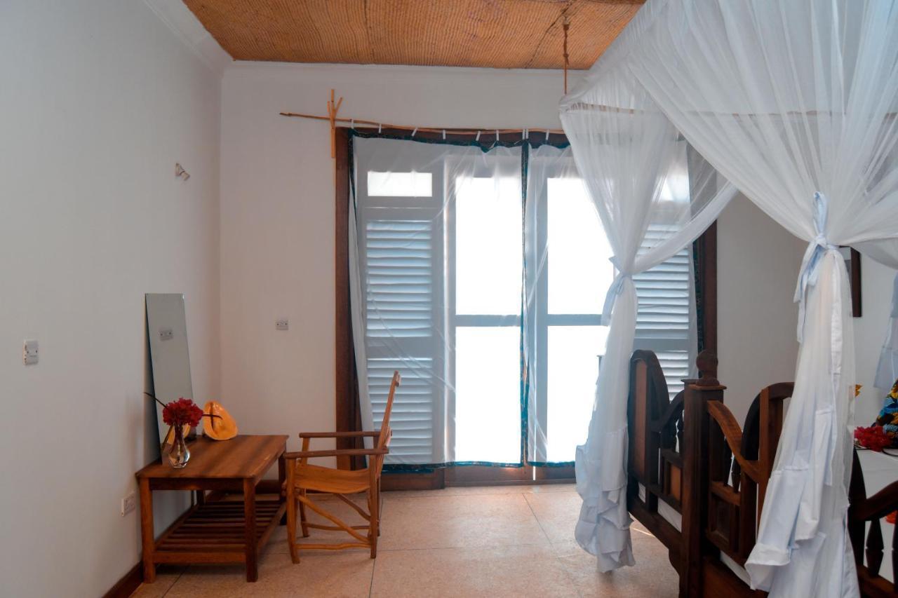 Zanzibar Kusini Beach Bungalows Hotel كيزيماكزي المظهر الخارجي الصورة