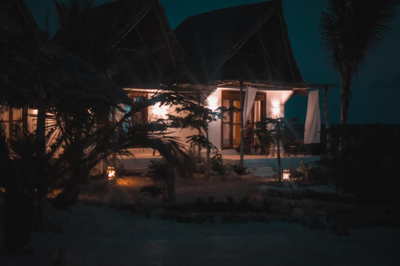 Zanzibar Kusini Beach Bungalows Hotel كيزيماكزي المظهر الخارجي الصورة