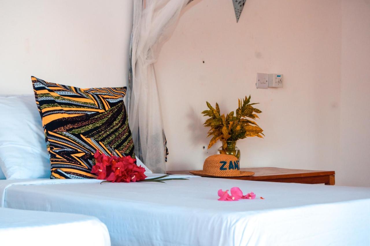Zanzibar Kusini Beach Bungalows Hotel كيزيماكزي المظهر الخارجي الصورة