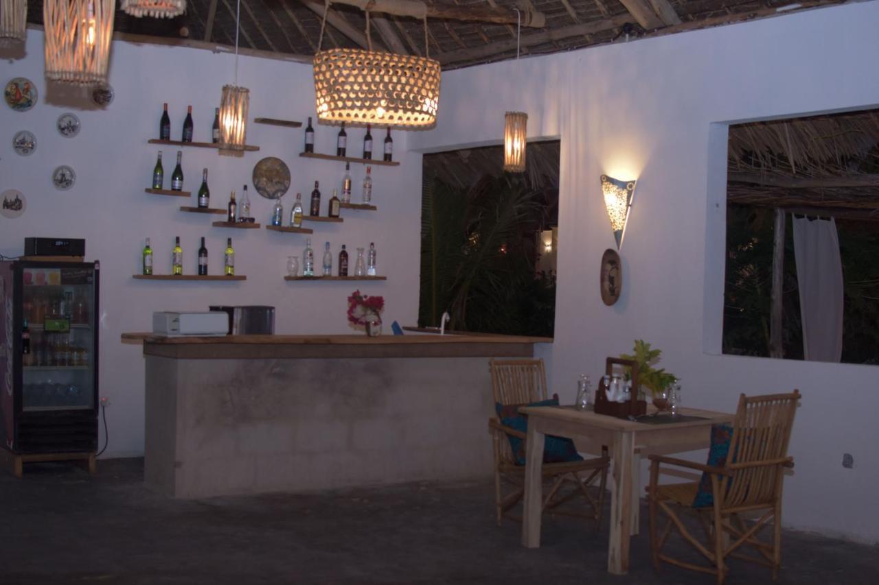 Zanzibar Kusini Beach Bungalows Hotel كيزيماكزي المظهر الخارجي الصورة
